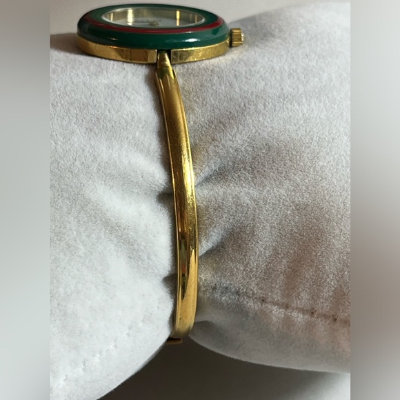 GUCCI 11/12.2 interchangeable bezels with 6 of them. - Picture 8 of 14